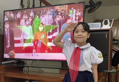 Học sinh hơn 50 tỉnh, thành bước vào năm học mới