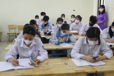 Học viên lớp 12 Trung tâm GDNN - GDTX huyện Hoài Đức ôn thi tốt nghiệp THPT 2022.
