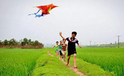 Vui chơi bổ ích giúp trẻ năng động, khỏe mạnh (Ảnh minh hoạ)