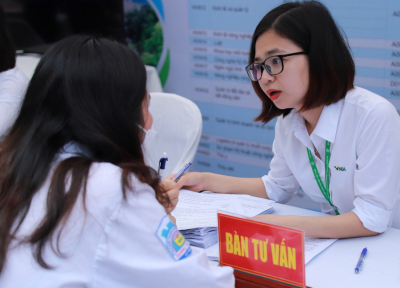 Nhà trường và gia đình nên chú ý khi các em có những hành vi bất thường.