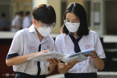 Thí sinh dự thi tốt nghiệp tại trường THPT Võ Thị Sáu (quận Bình Thạnh), ngày 7/7/2022. Ảnh: Quỳnh Trần