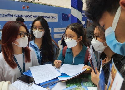Thí sinh tham dự ngày hội tư vấn tuyển sinh, hướng nghiệp năm 2022. Ảnh minh họa.