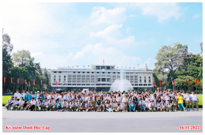 Học sinh lớp 12 tham quan học tập tại Dinh độc lập (Ảnh: PEK)