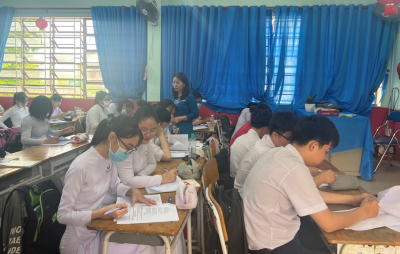 Học sinh Trường THPT An Mỹ (TP Thủ Dầu Một, Bình Dương) trong giờ ôn tập.
