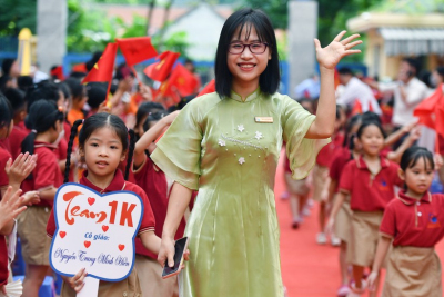 Cô và trò Hà Nội trong ngày khai giảng năm học 2022 - 2023. Ảnh minh họa: ITN