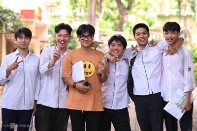 Học sinh Hà Nội hoàn thành kỳ thi tốt nghiệp THPT 2024. Ảnh: Giang Huy