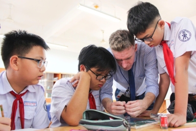 Một tiết khoa học bằng tiếng Anh của học sinh lớp 7, trường THPT chuyên Trần Đại Nghĩa, TP HCM, năm 2021. Ảnh: EMG
