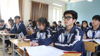 Học sinh Trường THPT Hoài Đức C (Hà Nội) trong giờ ôn tập Ngữ văn chuẩn bị kiểm tra cuối học kỳ I.