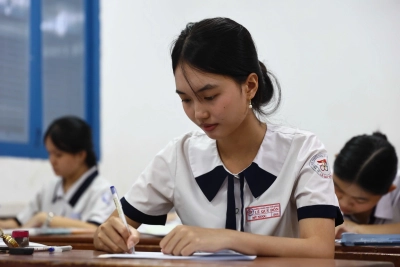 Đề Toán thi tốt nghiệp THPT 2025