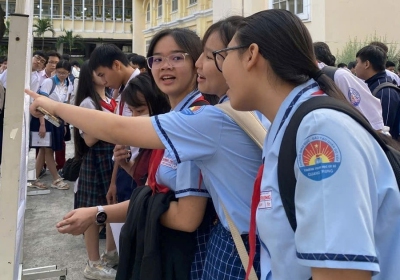 Các thí sinh xem sơ đồ phòng thi.