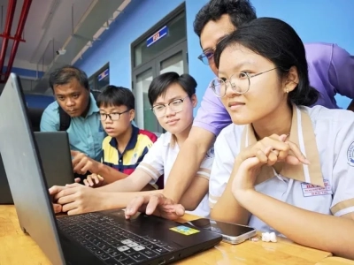 Điểm chuẩn lớp 10 tăng mạnh, TP.HCM tuyển sinh vượt chỉ tiêu
