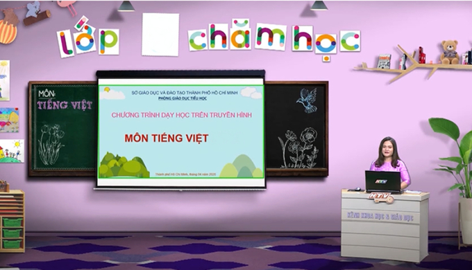 Trẻ lớp 1, 2 ở TP HCM học qua truyền hình