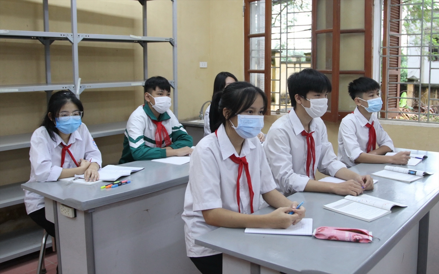 Một số kinh nghiệm tổ chức hoạt động học trên lớp trong dạy học cấp trung học