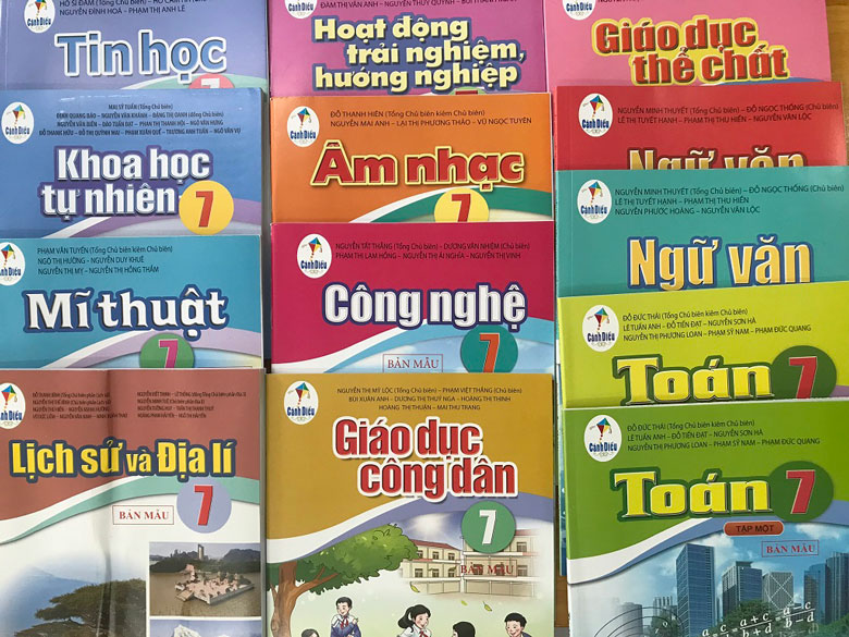 Quyết định phê duyệt danh mục sách giáo khoa lớp 3, lớp 7, lớp 10 sử dụng trên địa bàn tỉnh Bình Dương