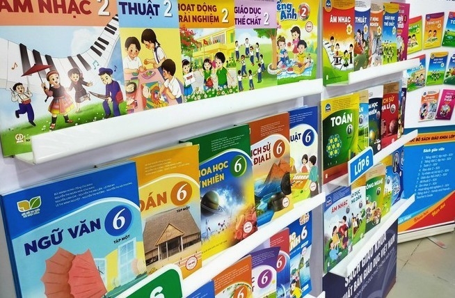 Giá bán sách giáo khoa mới đã được công bố. Ảnh minh họa
