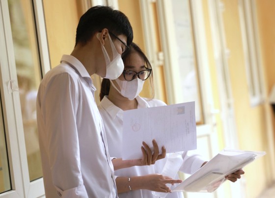 Các thí sinh sẵn sàng cho bài thi môn Toán. Ảnh: QUANG PHÚC