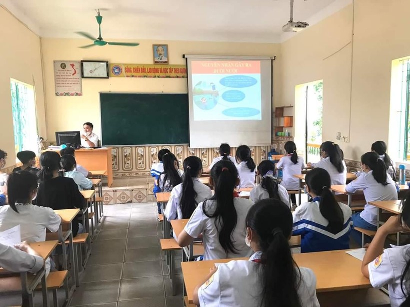 Trường THCS Cao Xá rèn học sinh lối sống lành mạnh ở cả đời thực và trên “không gian ảo”.