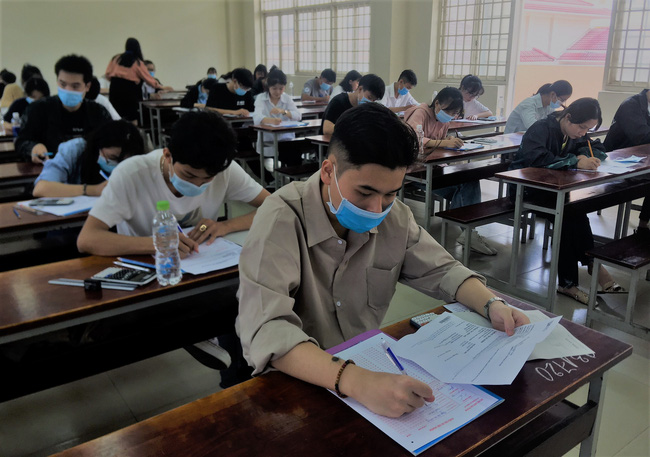 Thí sinh dự thi tốt nghiệp THPT năm 2022 - Ảnh: NGUYÊN BẢO