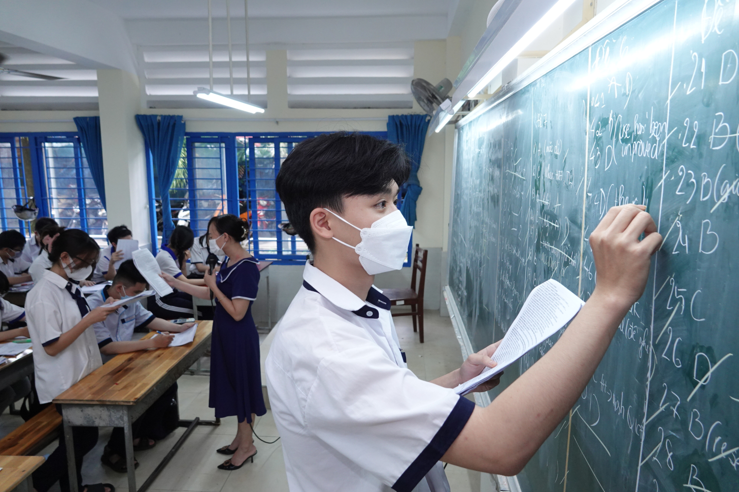 Kết thúc học kỳ 1, học sinh lớp 12 sẽ bắt đầu giai đoạn vừa học vừa chuẩn bị kế hoạch ôn thi tốt nghiệp THPT