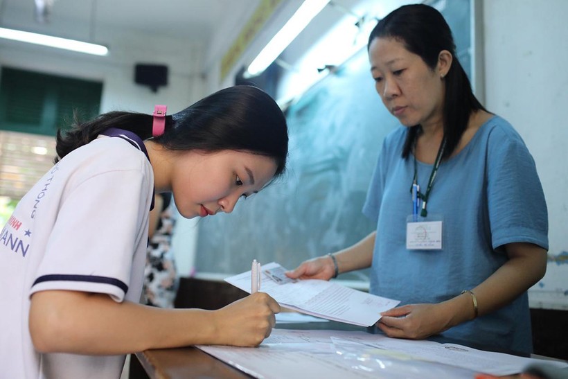 Thí sinh làm thủ tục dự thi tốt nghiệp THPT năm 2022. Ảnh minh họa