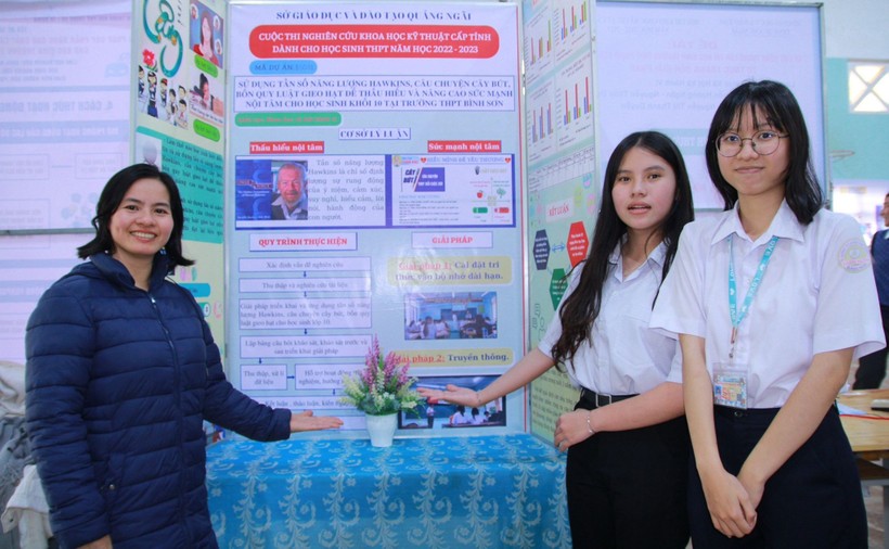 Học sinh Trường THPT Bình Sơn (Quảng Ngãi) tham dự cuộc thi Khoa học kỹ thuật học sinh trung học cấp tỉnh năm học 2022 – 2023.