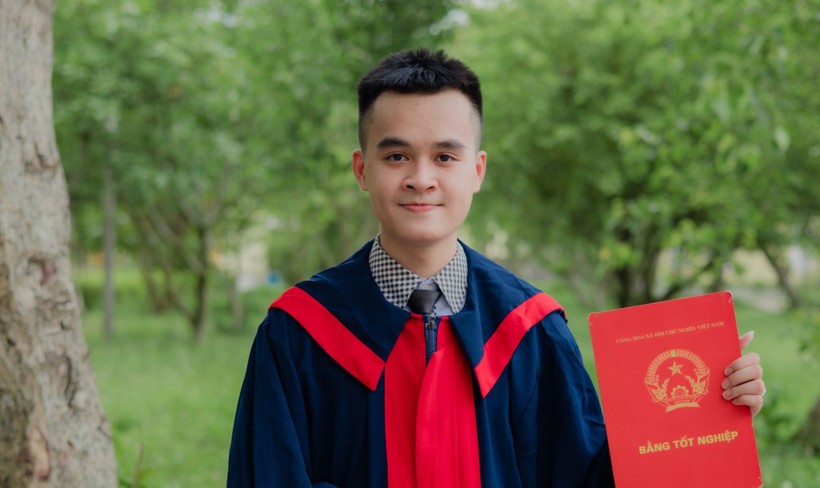 Trương Tiến Nhật, thủ khoa khối A (tổng điểm các môn Toán 9,6 điểm; Vật lý 9,5 điểm; Hoá học 9,75 điểm), Trường Đại học Kinh tế Quốc dân.