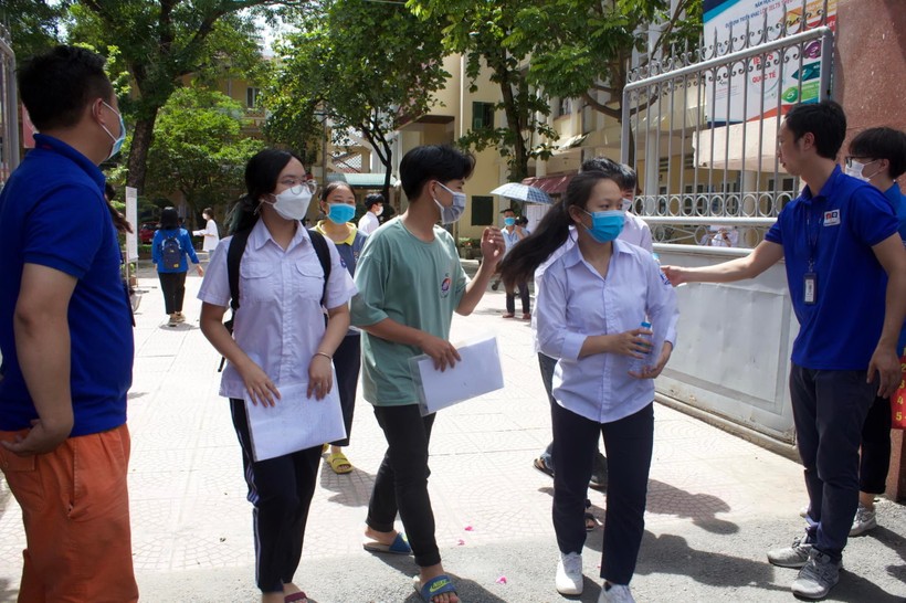 Giải đề Toán vào lớp 10 chuyên Sư phạm Hà Nội