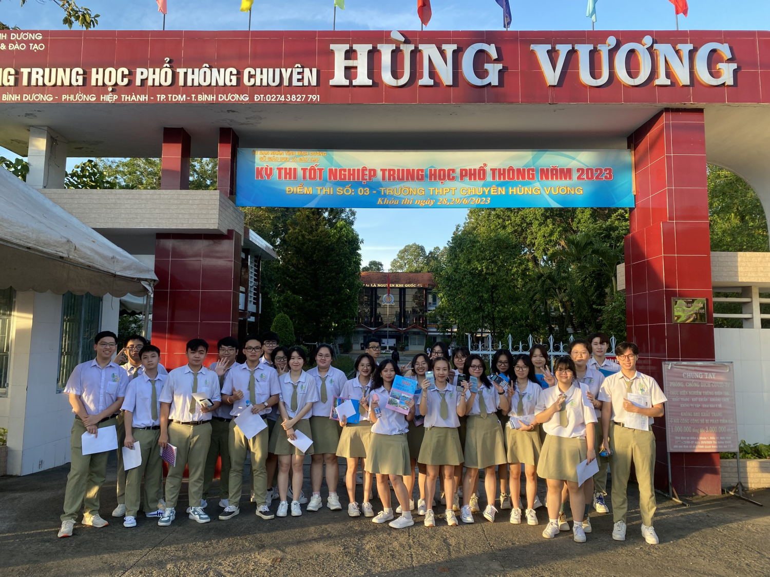 Học sinh trường Pétrus Ký tham dự kỳ thi Tốt nghiệp THPT 2023 tại điểm thi THPT chuyên Hùng Vương