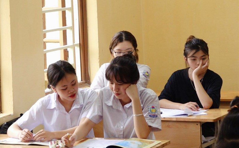 Phụ huynh, thí sinh 'chới với' vì dự kiến siết phương thức tuyển sinh đại học