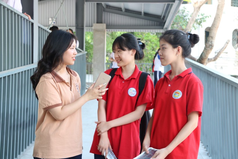 Thí sinh tham dự kỳ thi tốt nghiệp THPT 2023 tại tỉnh Nam Định. Ảnh: Đình Tuệ.