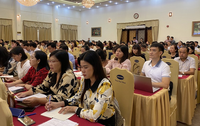 Các giáo viên tham gia buổi tập huấn. Ảnh: Hoàng Vinh.