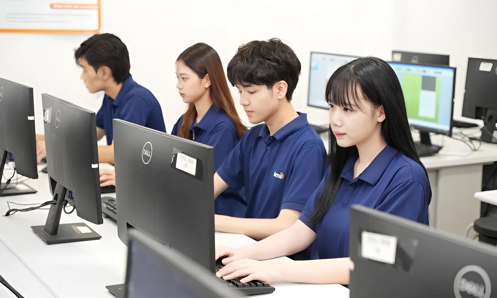 Học sinh Trường THCS-THPT Ban Mai (Hà Đông, Hà Nội). Ảnh: NTCC