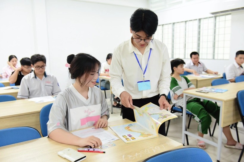 Thí sinh tham dự Kỳ thi đánh giá năng lực đợt 1 năm 2024 do Đại học Quốc gia TPHCM tổ chức sáng 7/4. Ảnh: ITN