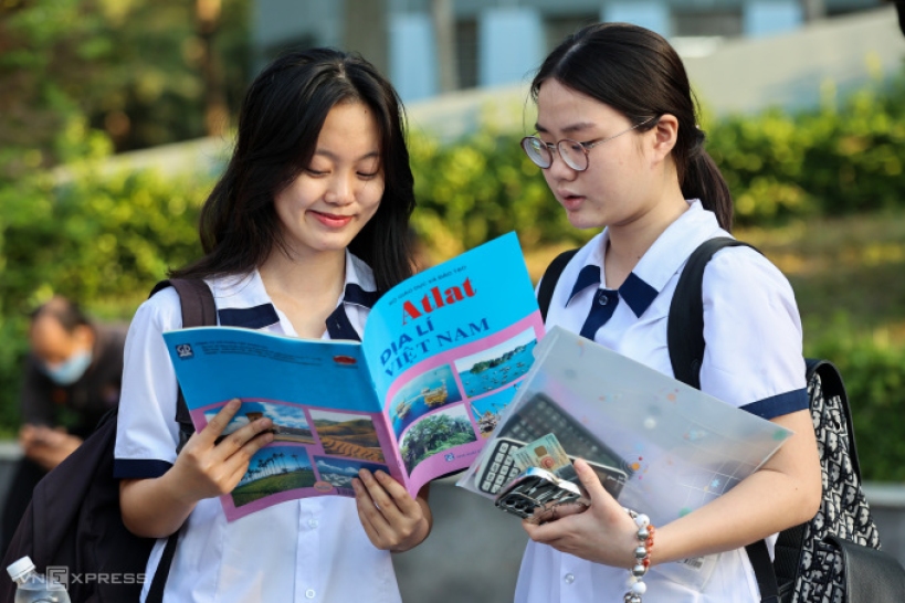 Thí sinh dự thi đánh giá năng lực của Đại học Quốc gia TP HCM ngày 7/4. Ảnh: Quỳnh Trần