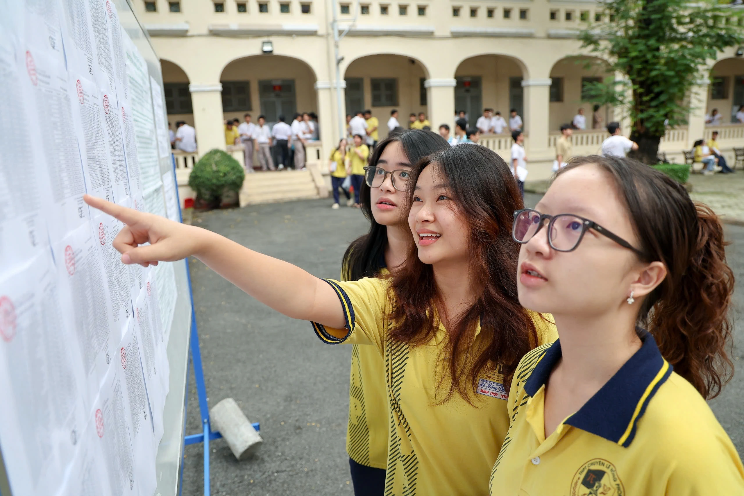 (Thí sinh dự thi tốt nghiệp THPT năm 2025 tại TPHCM (Ảnh: Trịnh Nguyễn).