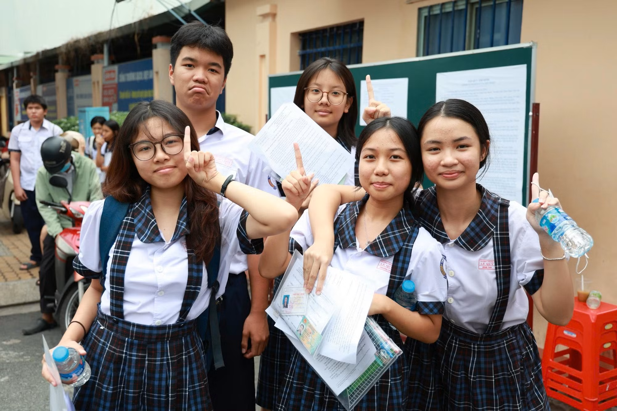 Học sinh thi vào lớp 10 tại TPHCM