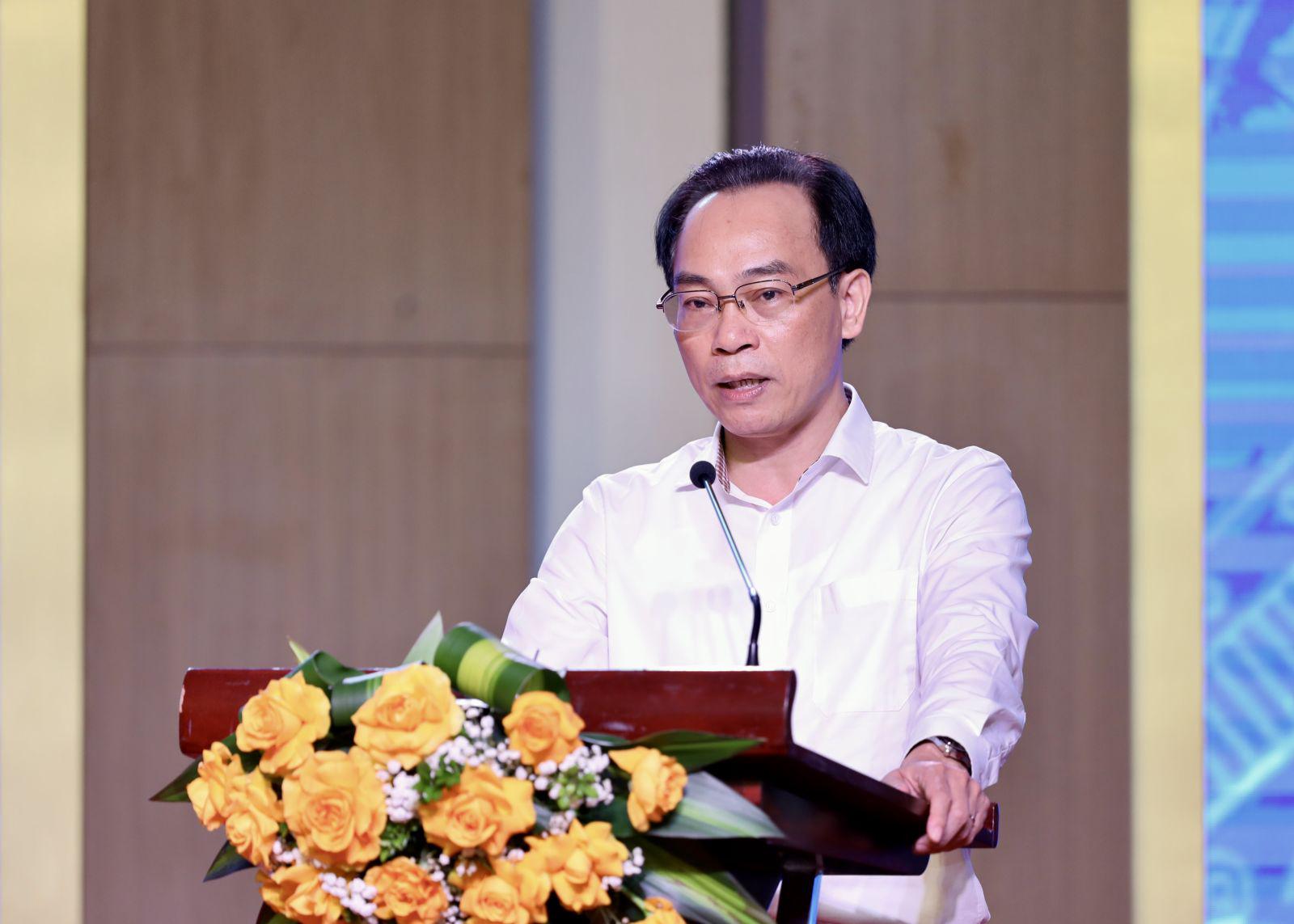 Bộ trưởng Bộ Giáo dục và Đào tạo Hoàng Minh Sơn phát biểu tại hội nghị. Ảnh: MOET