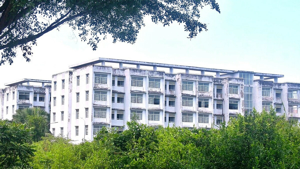 Khu nhà bỏ hoang 10 năm thành ký túc xá đại học