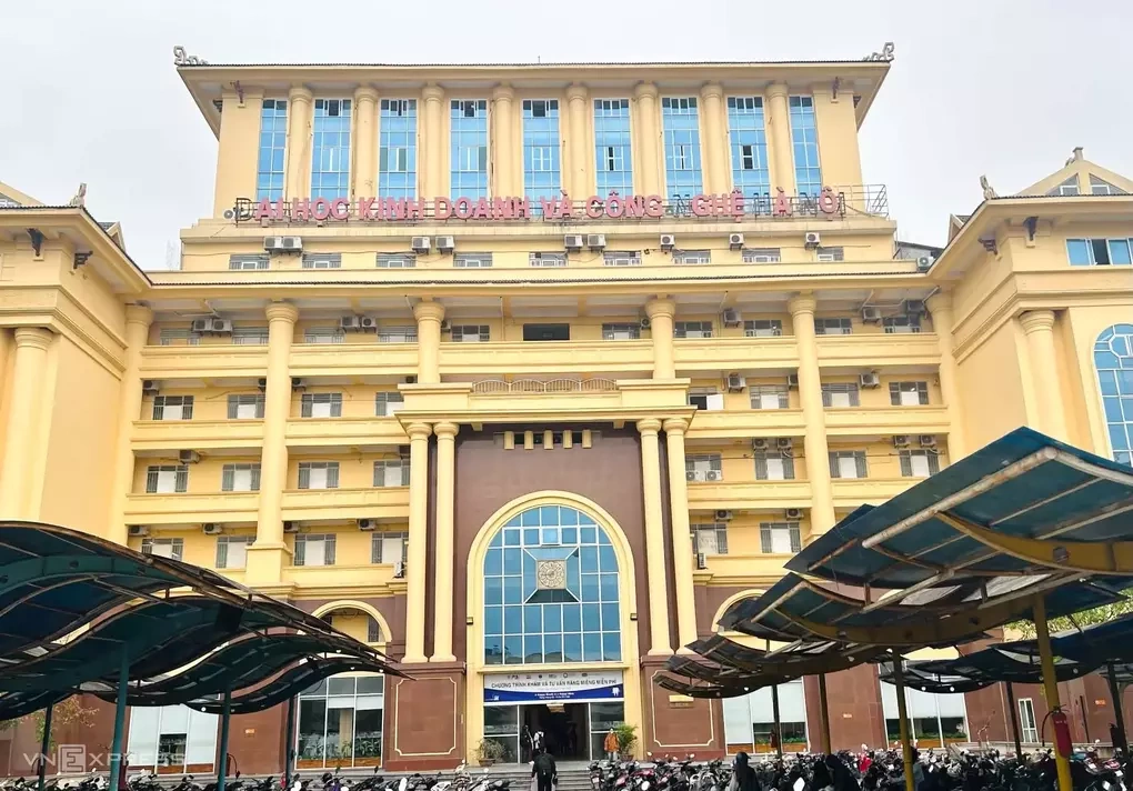 Một góc khuôn viên trường Đại học Kinh doanh và Công nghệ Hà Nội.