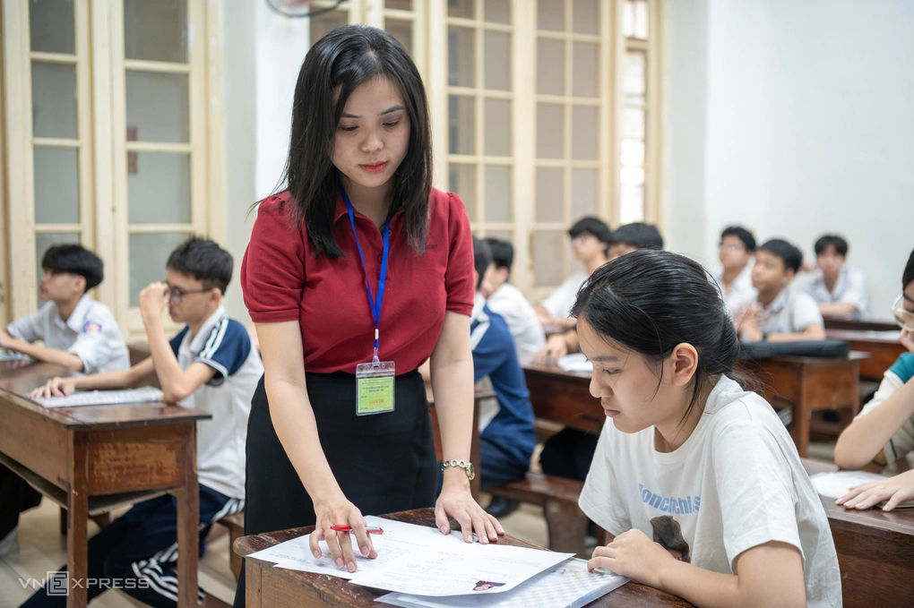 Giám thị trong kỳ thi lớp 10 tại Hà Nội, tháng 5/2026. Ảnh minh họa: Thế Bằng