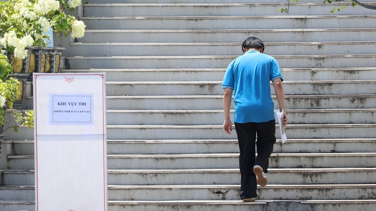 Biến động điểm các tổ hợp xét đại học ở chuyên Tuyên Quang