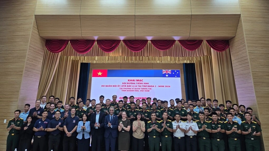 Lễ khai giảng khóa bồi dưỡng tiếng Anh tại Trung tâm Công nghệ thông tin và Ngoại ngữ - Trường Sĩ quan Thông tin.