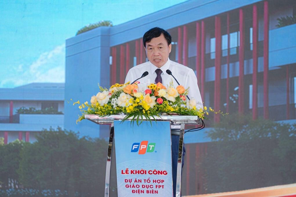 Ông Lê Văn Lương, Phó bí thư Tỉnh ủy, Chủ tịch UBND Điện Biên, phát biểu tại lễ khởi công.