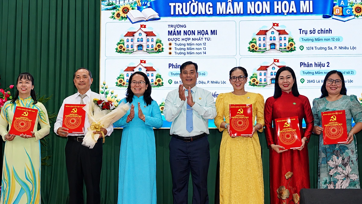 Phường ở TP HCM giảm 2/3 số trường công