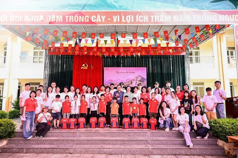 Hành trình Tiếp sức em tới trường 2026 của Quỹ Chạm Yêu Thương khởi động tại Cao Bằng.