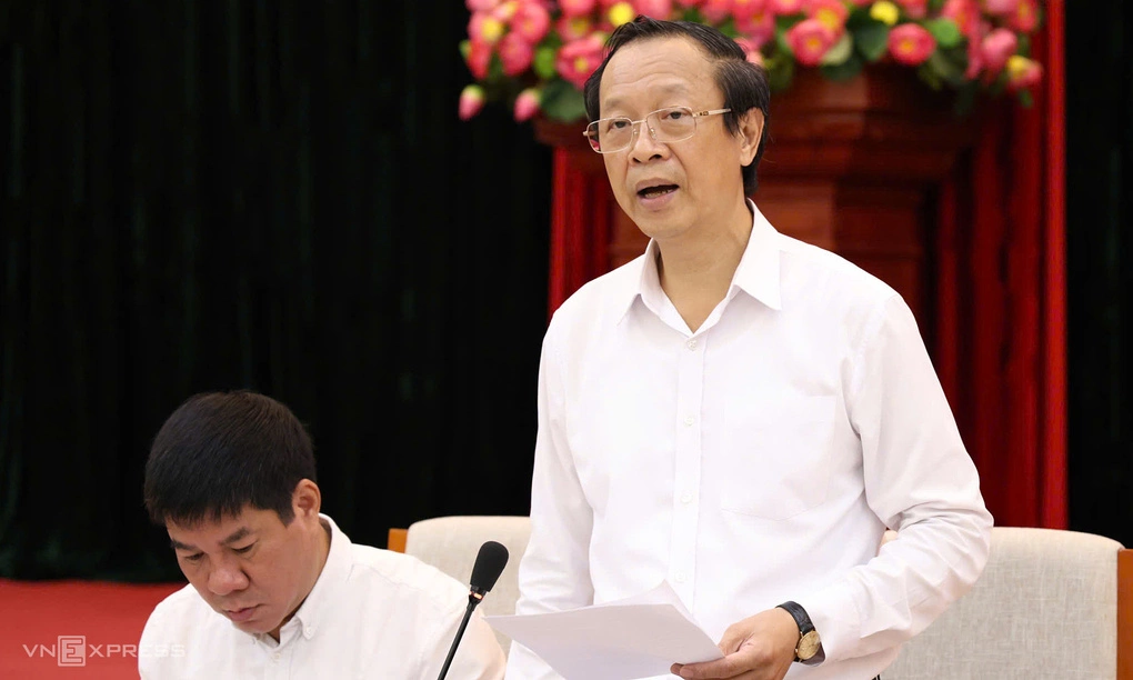 Thứ trưởng Phạm Ngọc Thưởng tại họp báo, sáng 5/8.