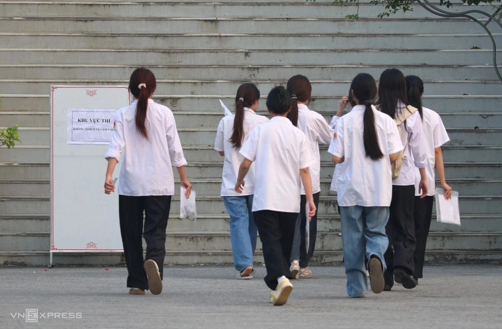 Thí sinh THPT chuyên Tuyên Quang thi lại tốt nghiệp THPT, ngày 14-15/8.