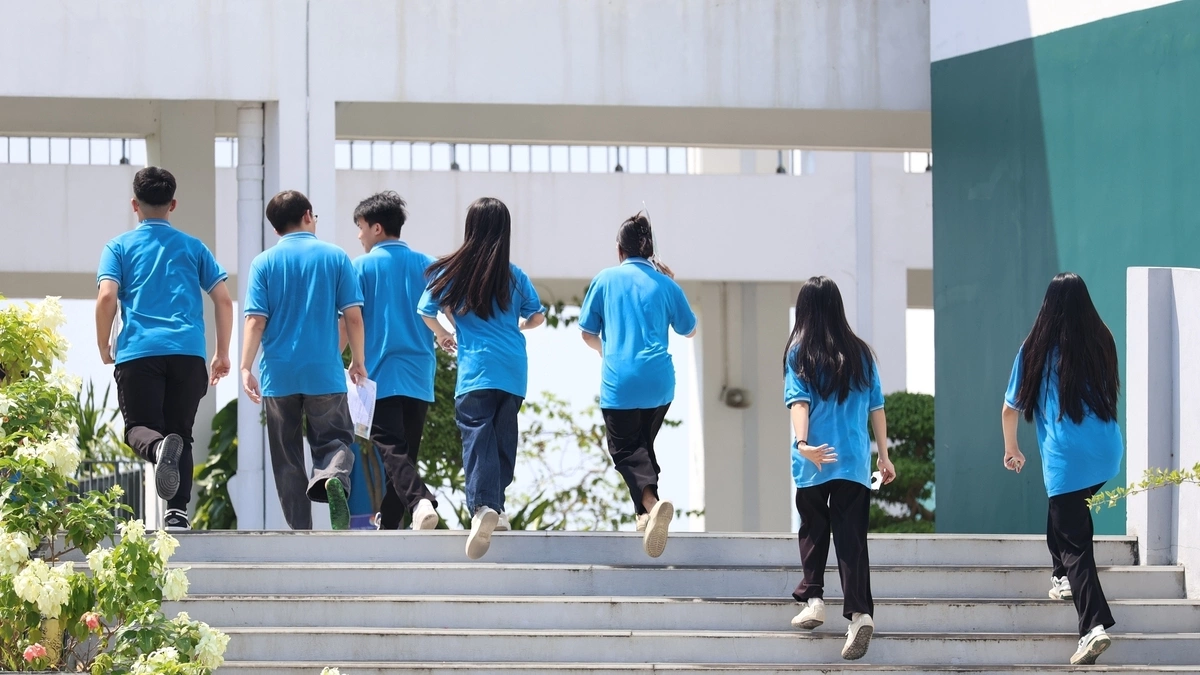 Không thí sinh chuyên Tuyên Quang nào đạt 10 điểm Toán thi lại tốt nghiệp