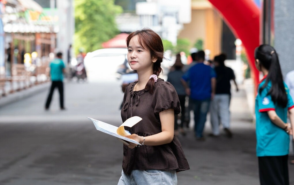 Tân sinh viên trường Đại học Công thương TP HCM làm thủ tục nhập học, ngày 12/8.