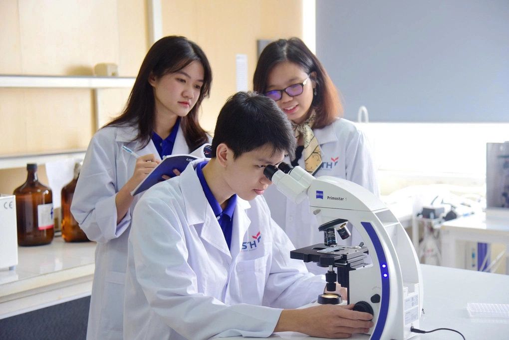Sinh viên ngành Dược học trường Đại học Khoa học và Công nghệ Hà Nội.